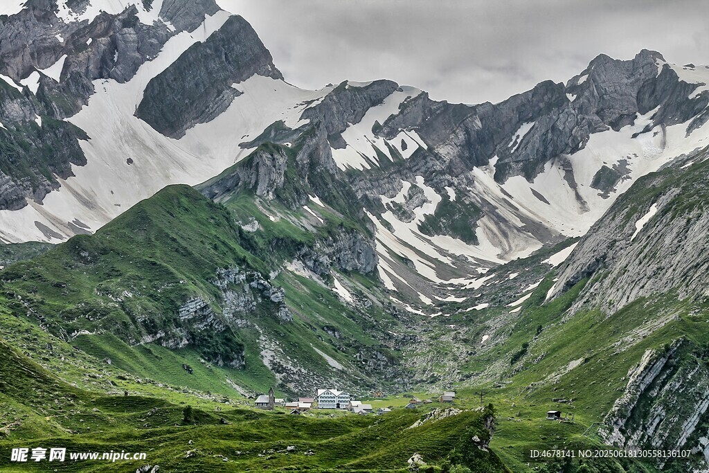 壯麗高山綠野景觀