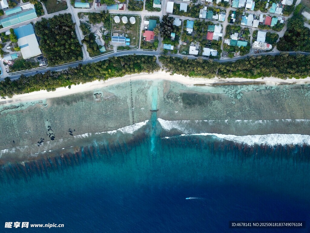 俯瞰海岸線上的美麗景致