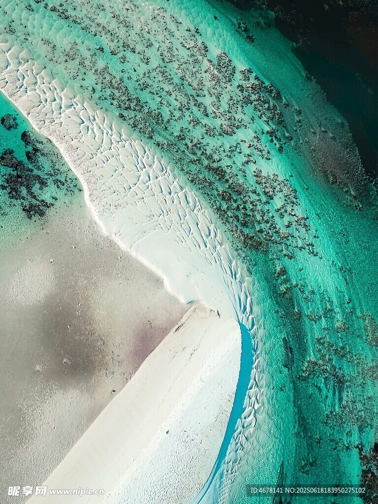 俯瞰美麗海岸線與海水