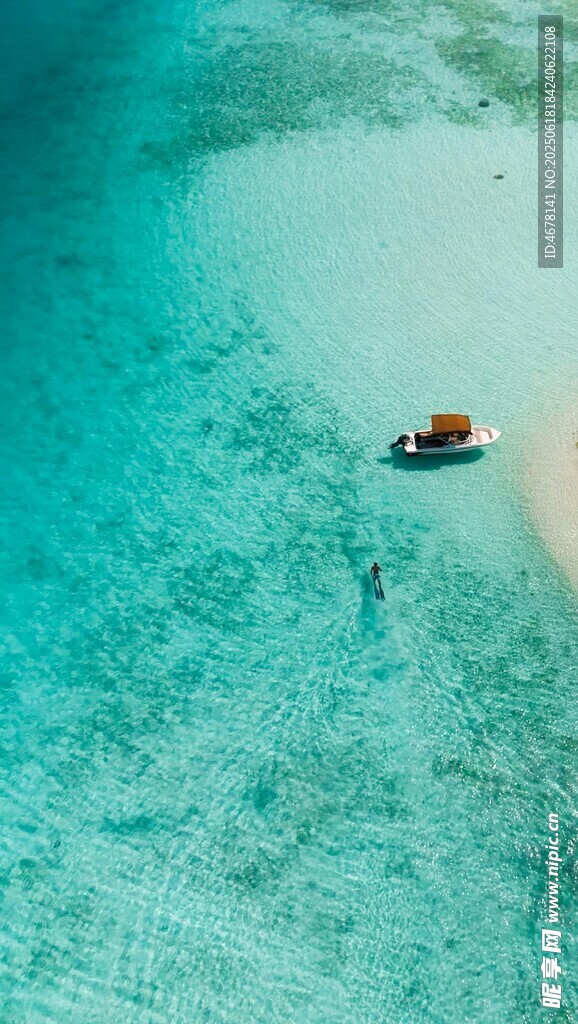 海上孤舟 澄澈碧海風(fēng)光