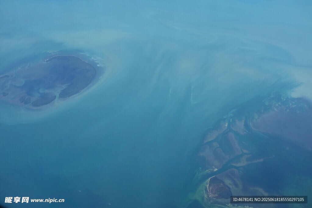 俯瞰碧海與島嶼