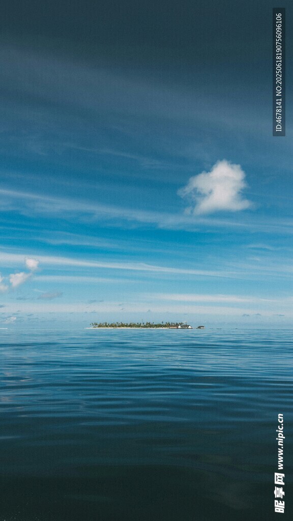 廣闊海面與遠(yuǎn)方島嶼