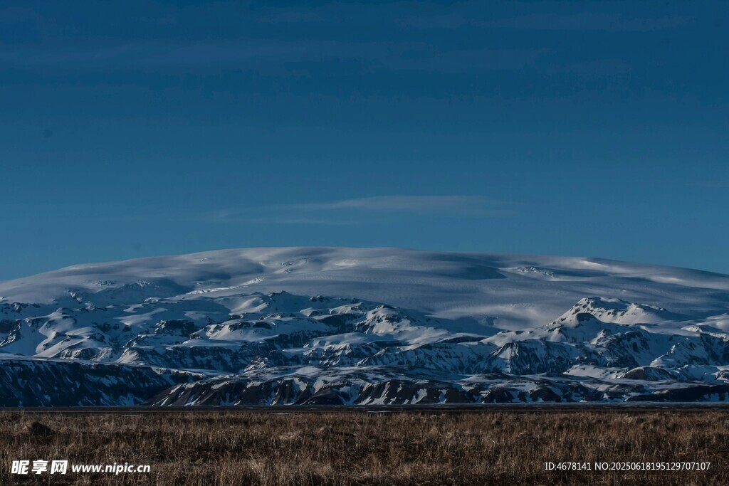 雪山遠景 廣袤大地風光