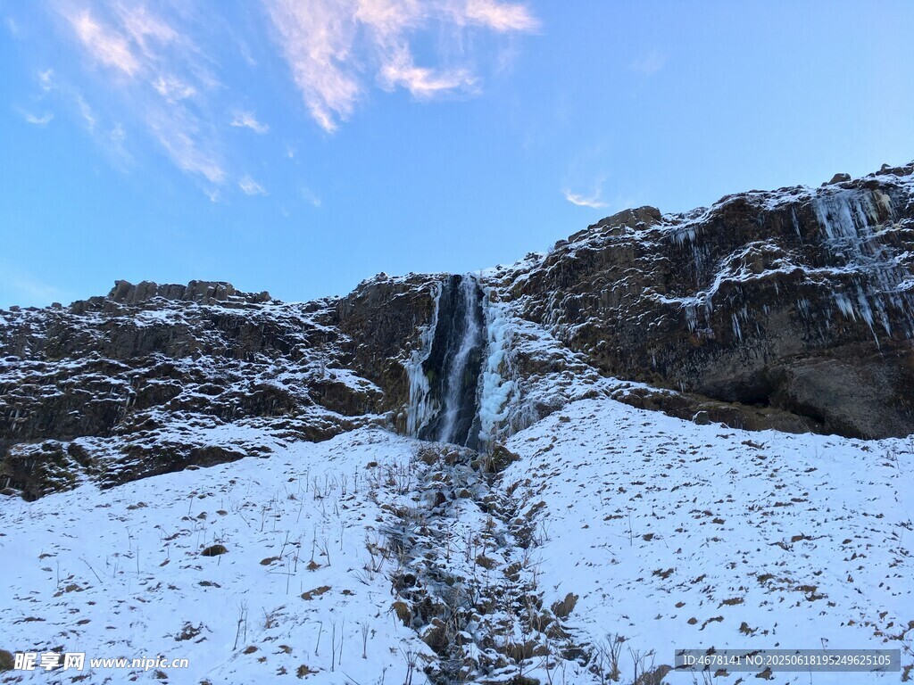 雪山小徑 藍天相伴