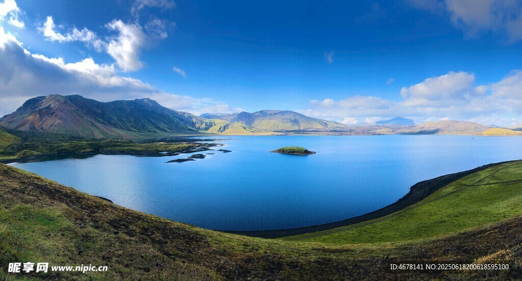美麗湖景與遠山風光