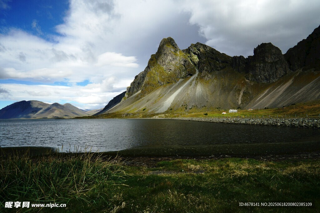 高山湖泊壯麗自然景觀