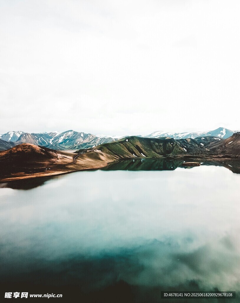 寧靜山水湖景自然之美