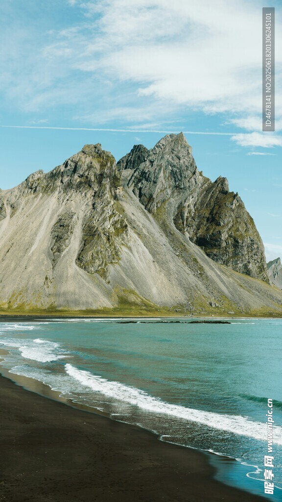 海邊壯麗山峰美景