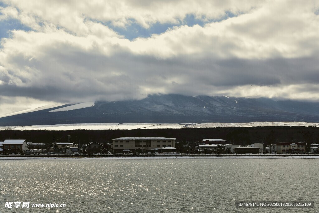 富士山下的湖景風(fēng)光