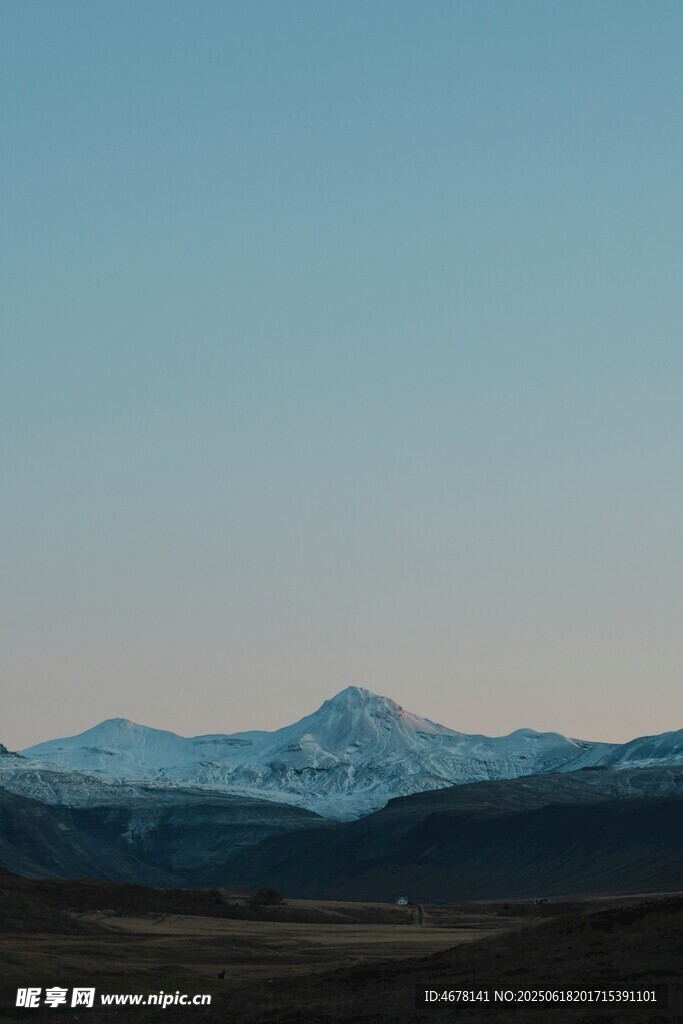 壯麗雪山遠景