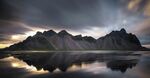 壯麗山水間的靜謐湖景