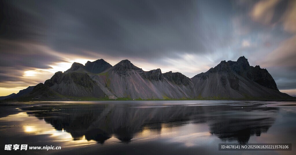 壯麗山水間的靜謐湖景