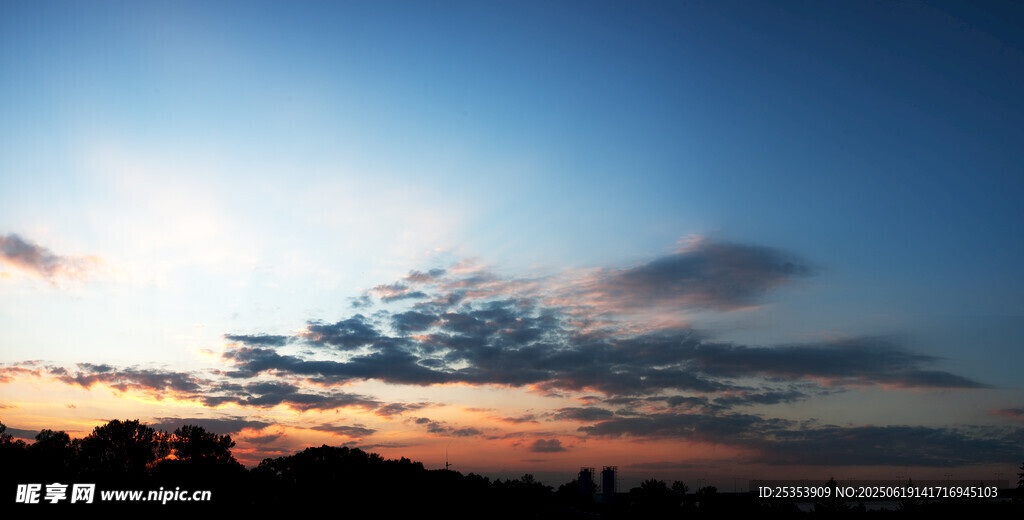 日落時分的美麗天空