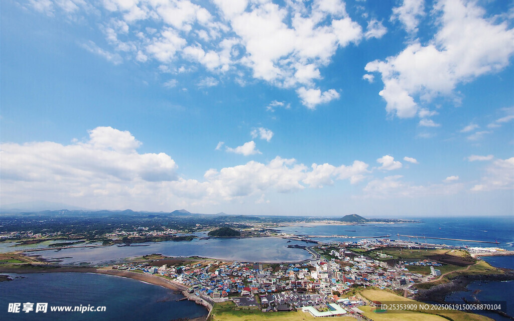 美麗海濱小鎮風光