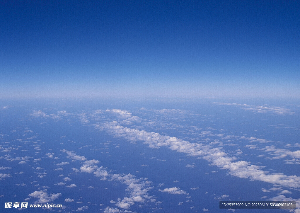高空俯瞰云海美景