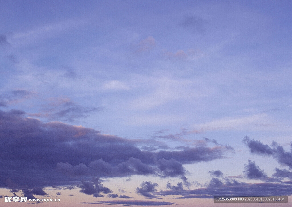 天空中的夢幻云朵景觀