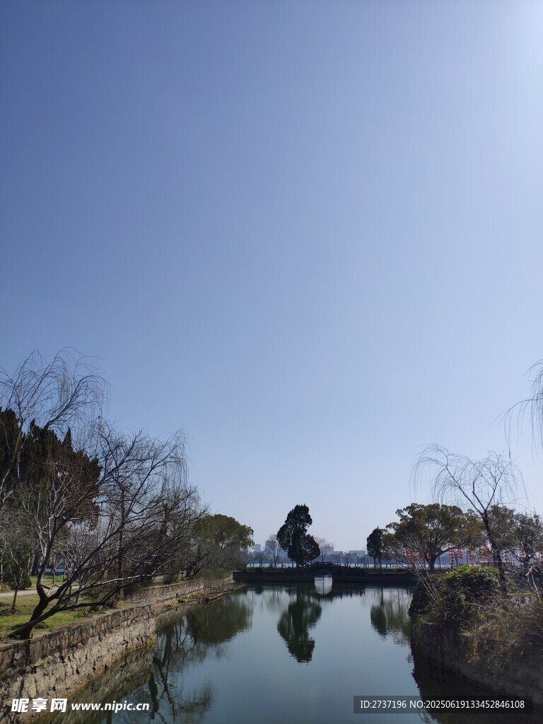 河畔風光