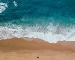 俯瞰沙灘與海浪