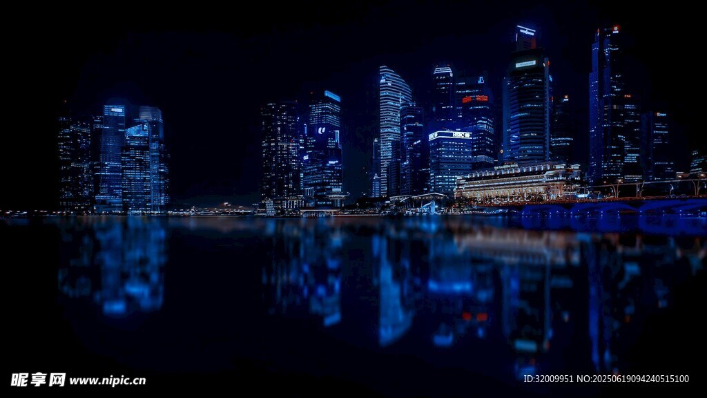 城市夜景璀璨燈光倒影