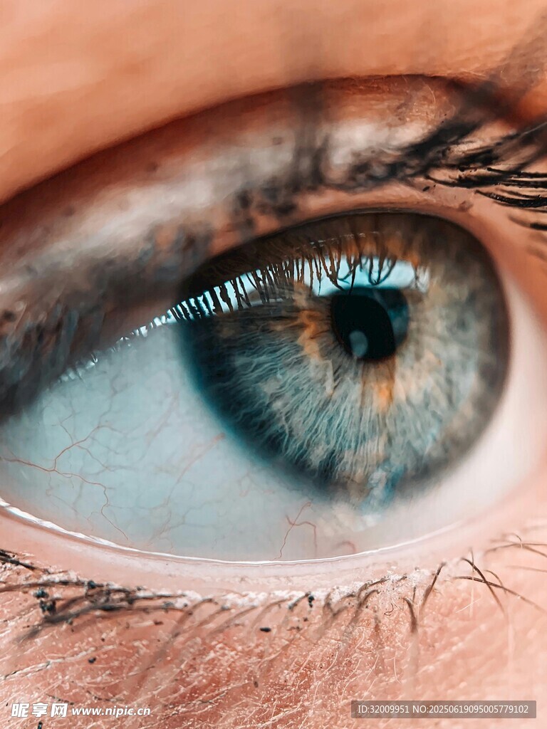深邃眼眸特寫