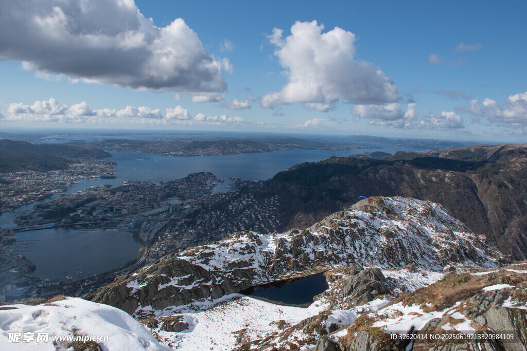 雪山湖泊壯麗自然景觀