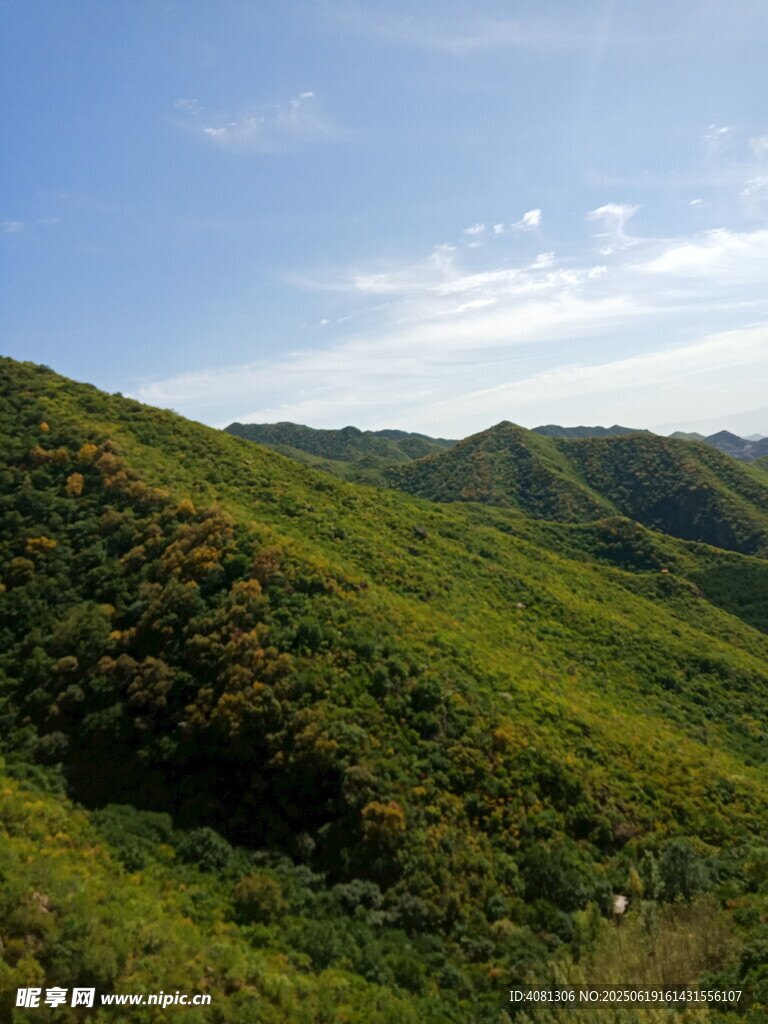 青山綠野間的秀麗風光