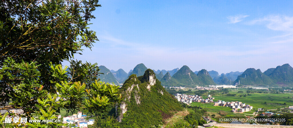秀麗山間美景