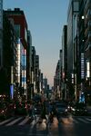 繁華都市街道夜景