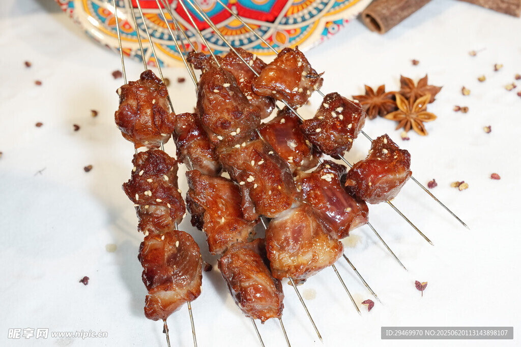 美味烤肉串誘人色澤