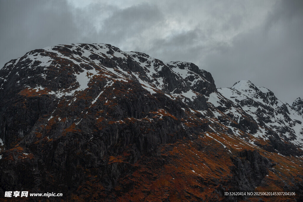 雪山秋景 壯麗自然風(fēng)貌