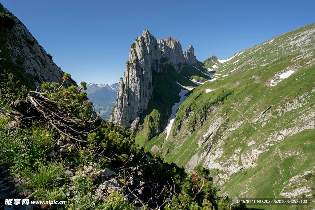 壯麗山景奇峰屹立