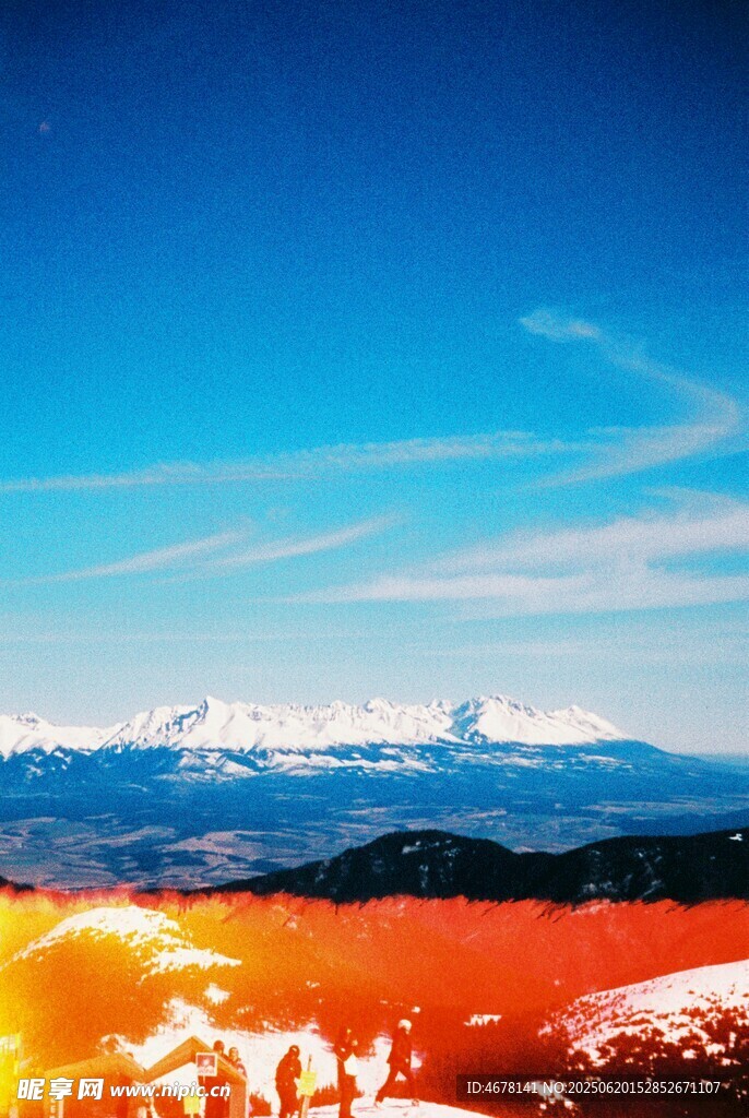 壯麗雪山與絢爛霞光美景