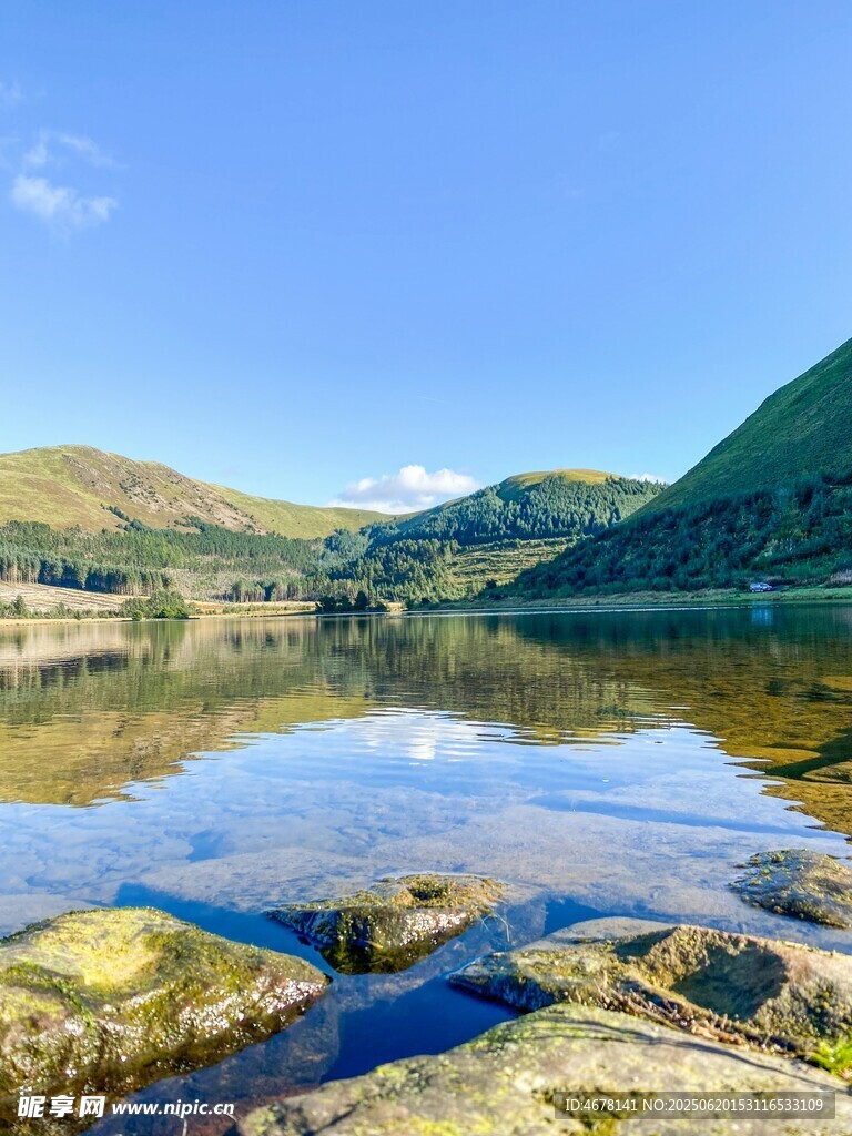 寧靜山水湖景風光圖