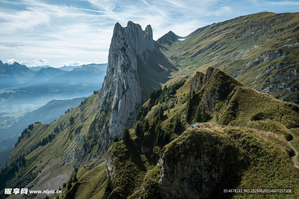 壯麗山景奇峰聳立