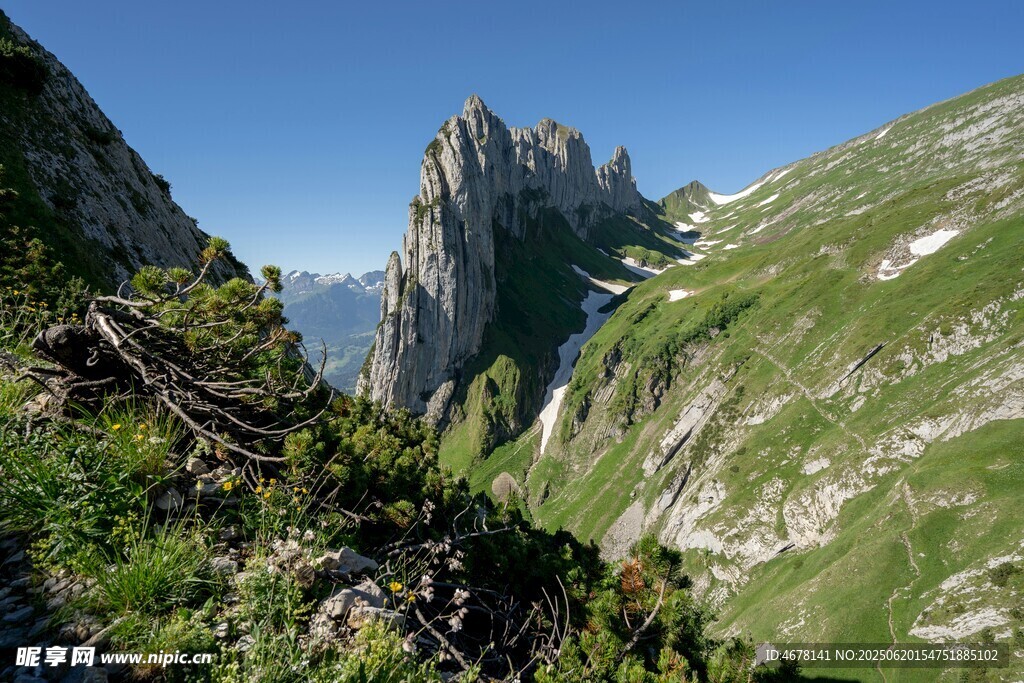 壯麗山景奇峰屹立