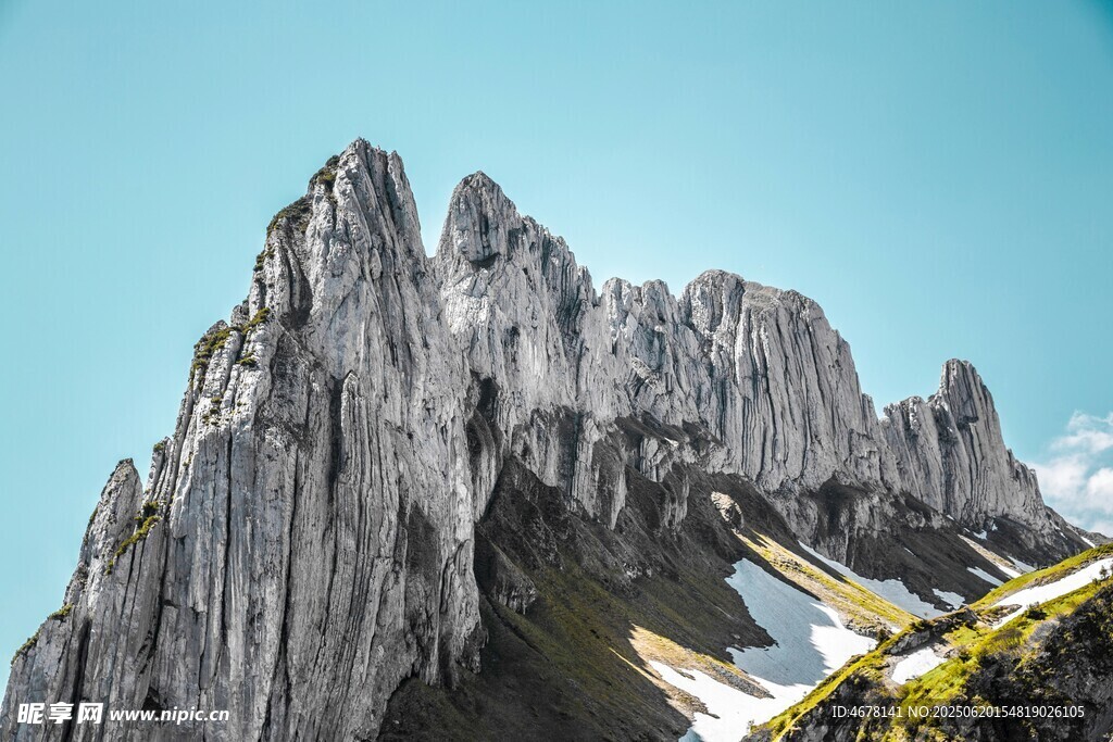 巍峨峻峭的壯麗山峰