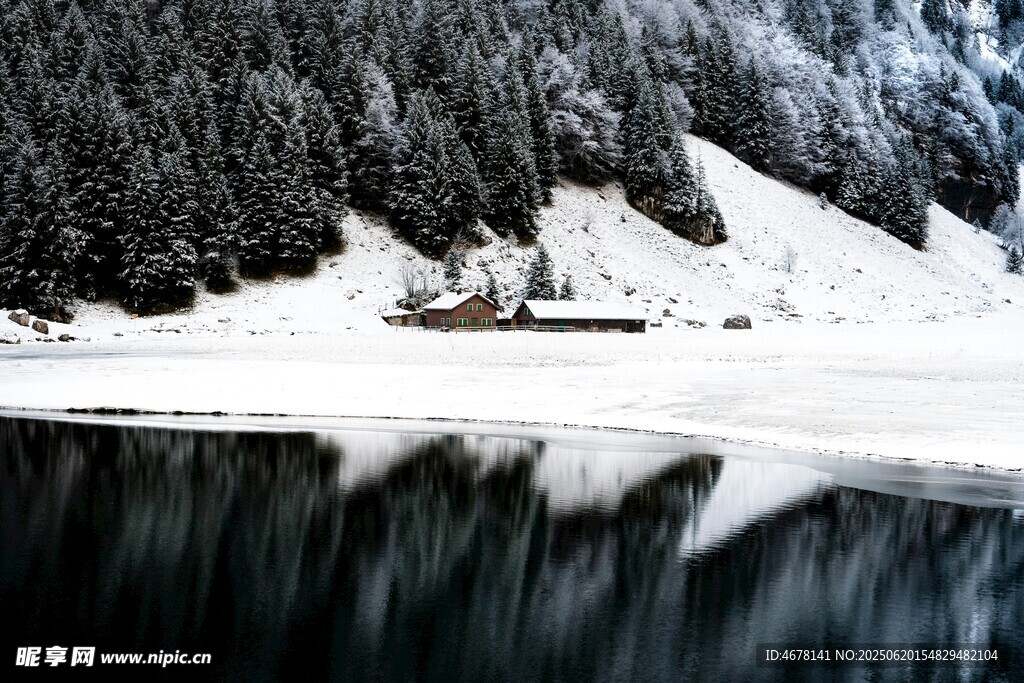 冬日雪山湖畔靜謐美景