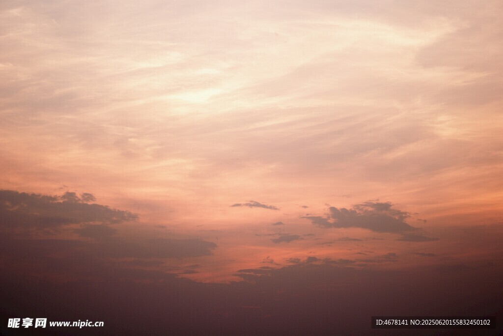 黃昏時分的絢爛天空