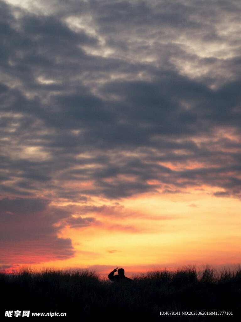 日落時(shí)分的絢爛天空