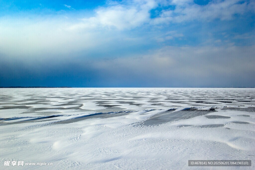 廣闊雪地與藍(lán)天美景