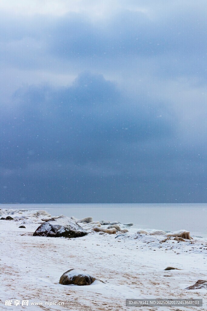 冬日海邊雪景