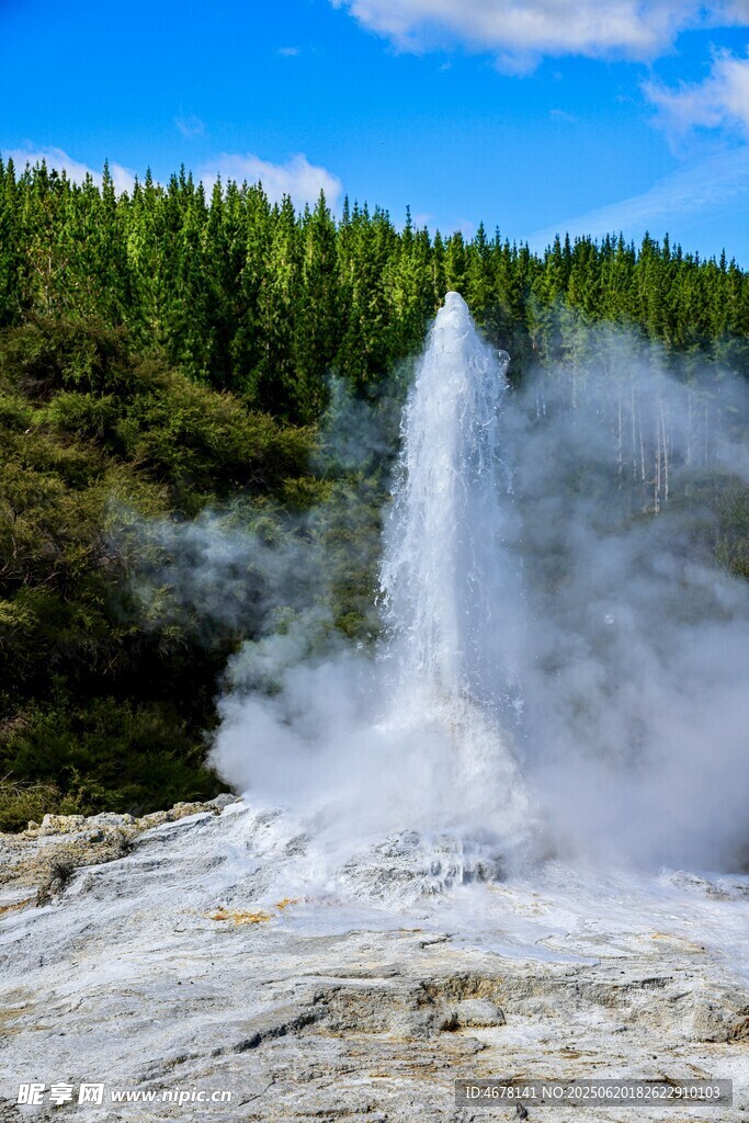 壯觀間歇泉噴發(fā)景象