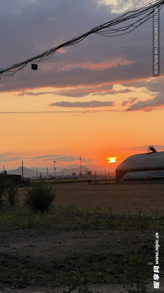 夕陽下的曠野景象