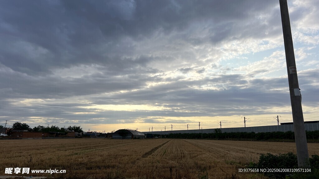 田野暮色天空美景