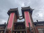 中式古建筑雙柱配紅幔