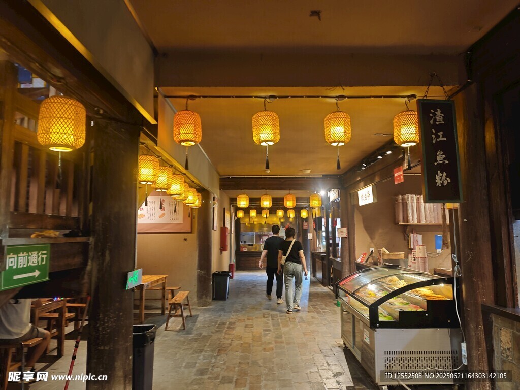 古街夜景