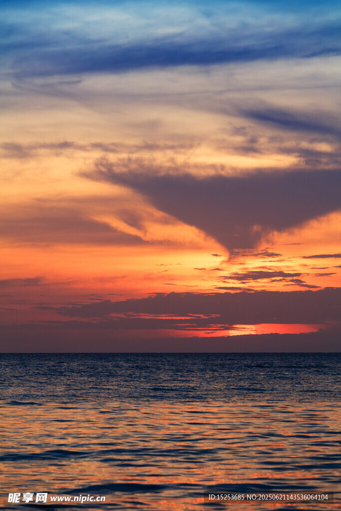 海上絢麗晚霞美景