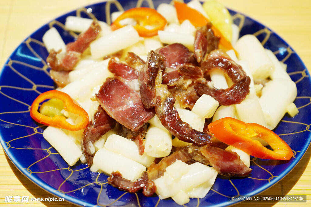 培根彩椒炒饅頭丁臘肉炒藕尖