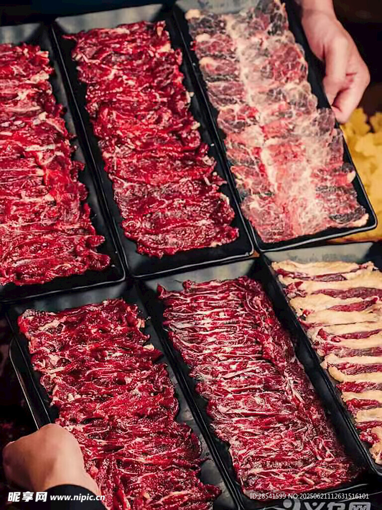 新鮮多樣肉類陳列展示