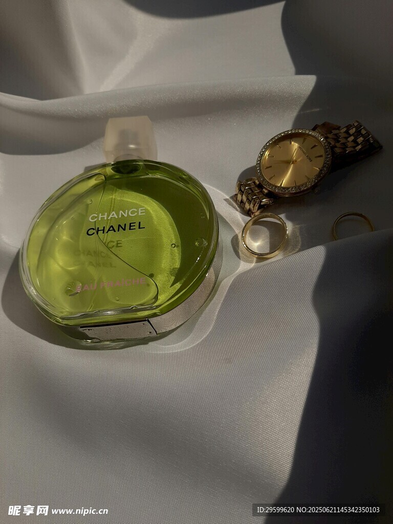 精致綠色香水瓶飾